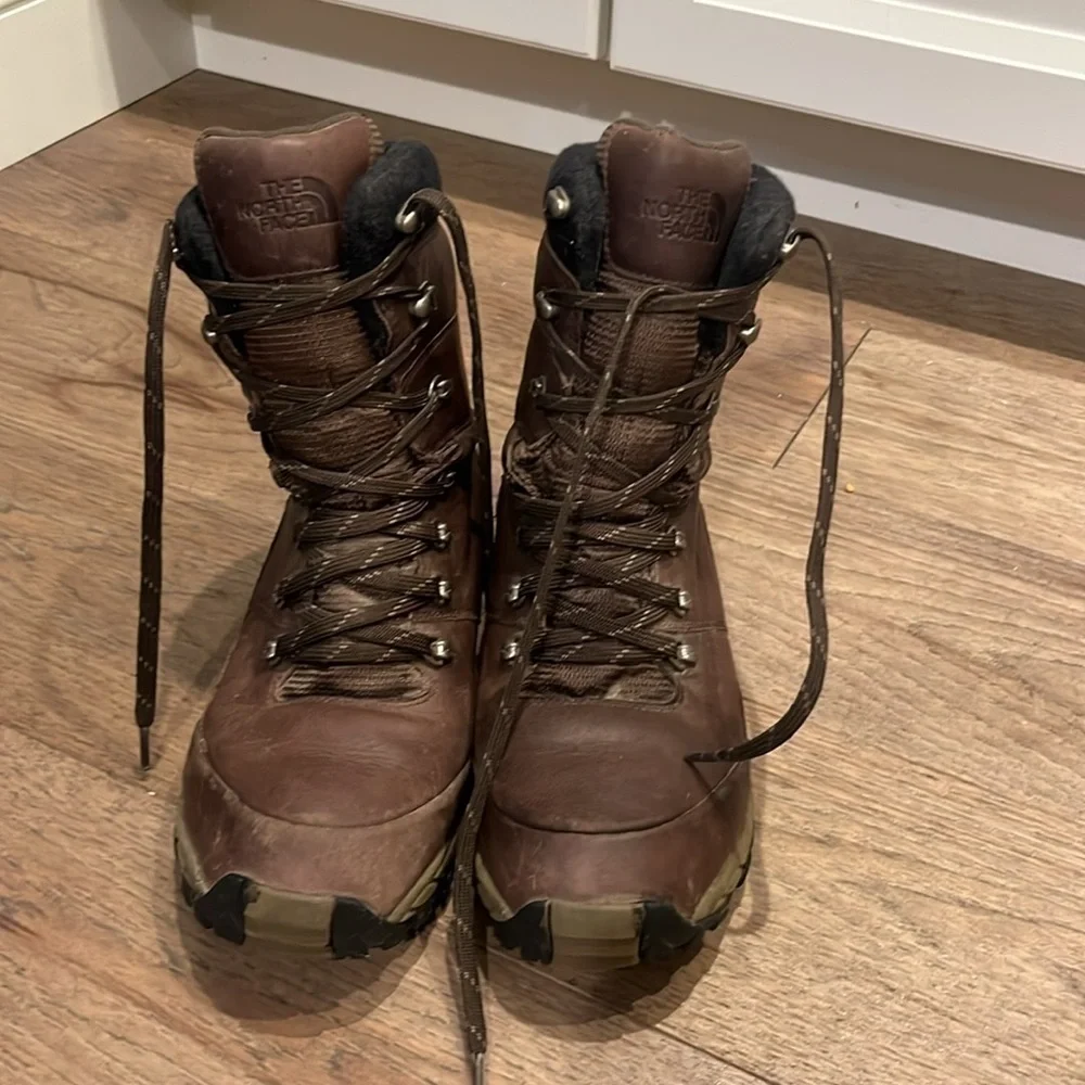 THE NORTH FACE | Chilkat leather insulated waterproof tall boot, size 8